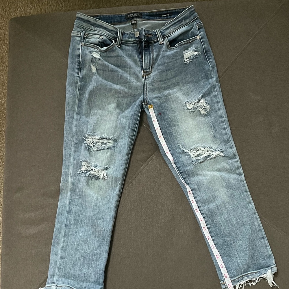 Judy Blue Ankle Cropped Distressed Blue Jeans